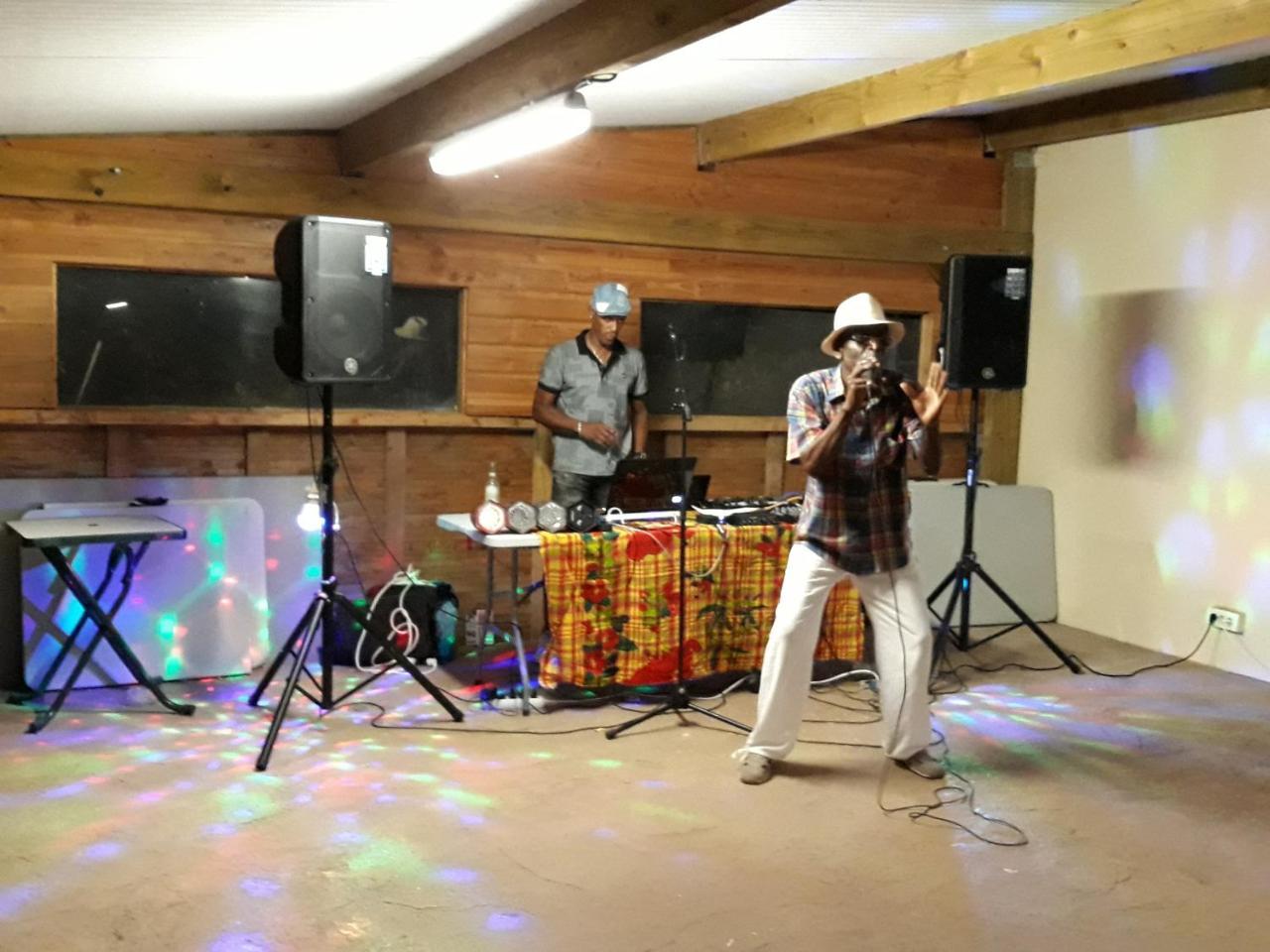 Camping le Pré Saint André Souvignargues Eksteriør billede