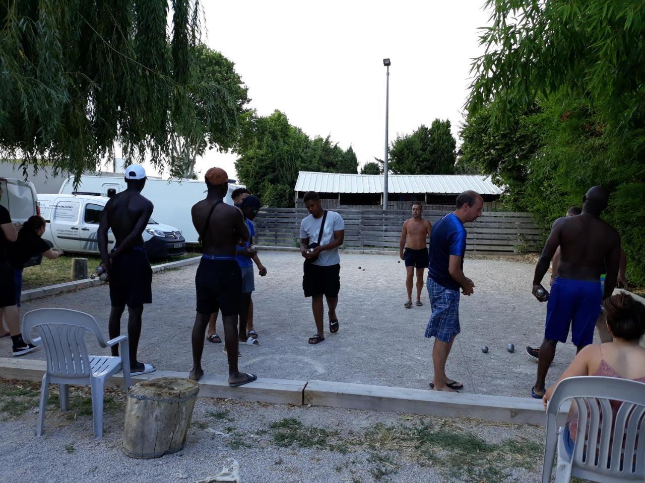 Camping le Pré Saint André Souvignargues Eksteriør billede